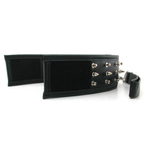 Fetish Spiked collar and leash by Pipedream
